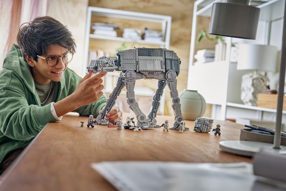 LEGO&reg; Star WarsTM Осколок Империи AT-ATTM с INT-4 75454