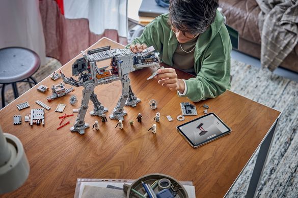 LEGO&reg; Star WarsTM Осколок Империи AT-ATTM с INT-4 75454