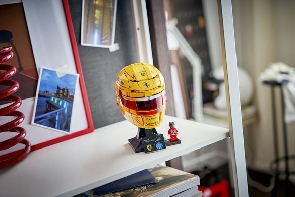 LEGO&reg; Editions Шолом Льюїса Гамільтона з команди Scuderia Ferrari HP 43022