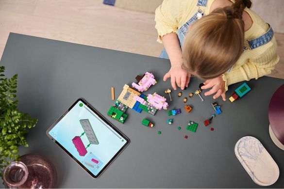 LEGO&reg; Minecraft&reg; Цветущий вишневый сад 21260