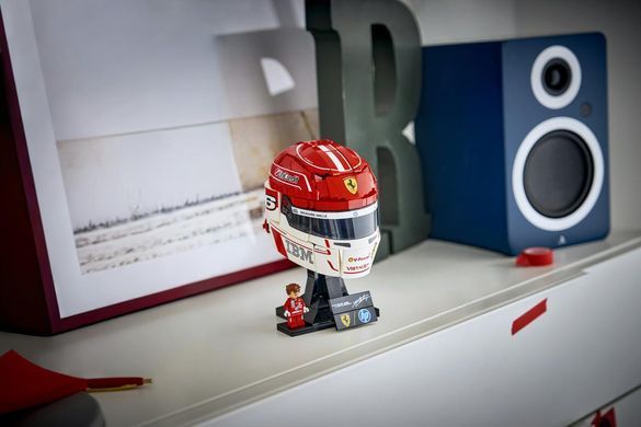 LEGO&reg; Editions Шлем Шарля Леклера из команды Scuderia Ferrari HP 43014