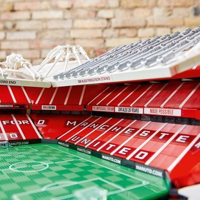 Конструктор LEGO Creator Expert Old Trafford &mdash; стадіон &laquo;Манчестер Юнайтед&raquo; 3898 деталей (10272