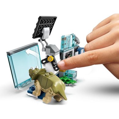 Конструктор LEGO Jurassic World Лабораторія доктора Ву: втеча малюка динозавра 75939