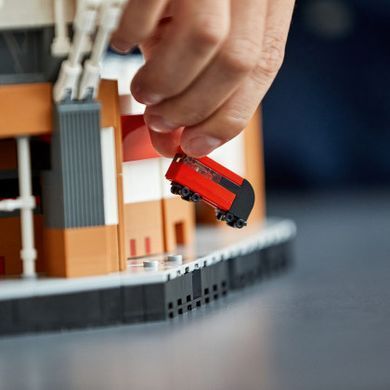 Конструктор LEGO Creator Expert Old Trafford &mdash; стадіон &laquo;Манчестер Юнайтед&raquo; 3898 деталей (10272