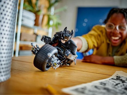 LEGO&reg; DC Бэтмен&trade;: Фигурка Бэтмена для сборки и бетцикла 76273