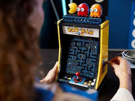 LEGO Icons PAC-MAN Arcade 10323
