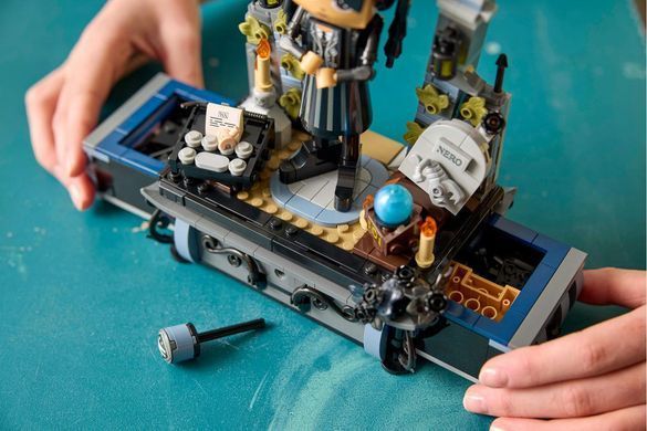 LEGO&reg; Wednesday: Фигурка Венздей Аддамс. Подарочная фигурка 76780