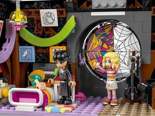 LEGO&reg; Wednesday: Кімната Венздей та Енід. Подарунковий набір 76781