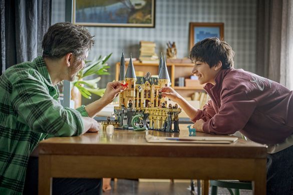 LEGO&reg; Harry Potter&trade; Замок Гоґвортс: Східне крило Набір 76473