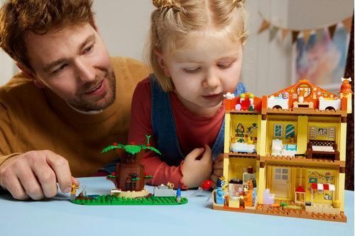 LEGO&reg; Bluey: Родинний дім Блуї 11203