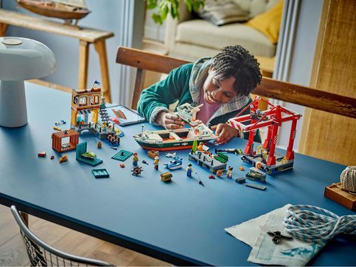 LEGO&reg; City Морська гавань із вантажним судном 60422