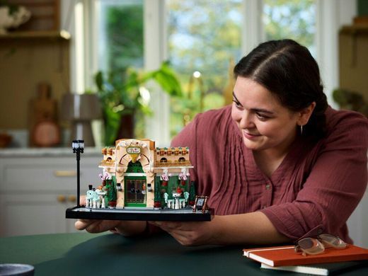 Конструктор LEGO Icons Французское кафе 10362