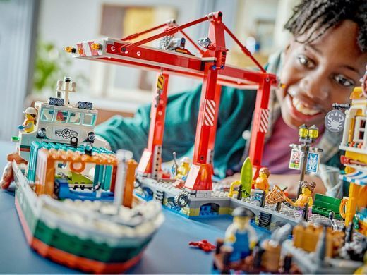 LEGO&reg; City Морська гавань із вантажним судном 60422
