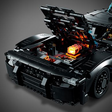Конструктор LEGO Technic Бэтмен: Бэтмобиль 42127