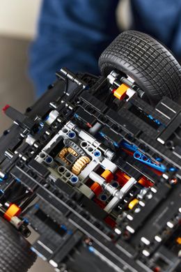 Конструктор LEGO® Technic Гоночний автомобіль McLaren Formula 1™ 42141