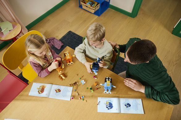 LEGO&reg; Bluey Семья Блуи из кубиков Набор фигурок 11217