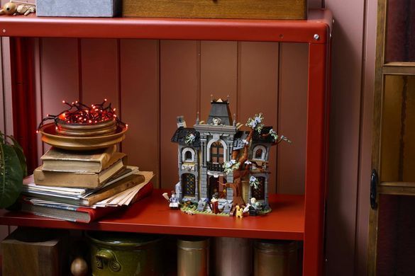 LEGO&reg; Icons Поместье госпожи мэра - Набор для построения жуткого особняка - 11383