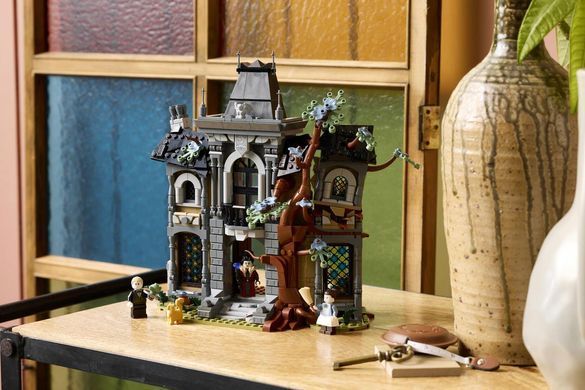 LEGO&reg; Icons Поместье госпожи мэра - Набор для построения жуткого особняка - 11383