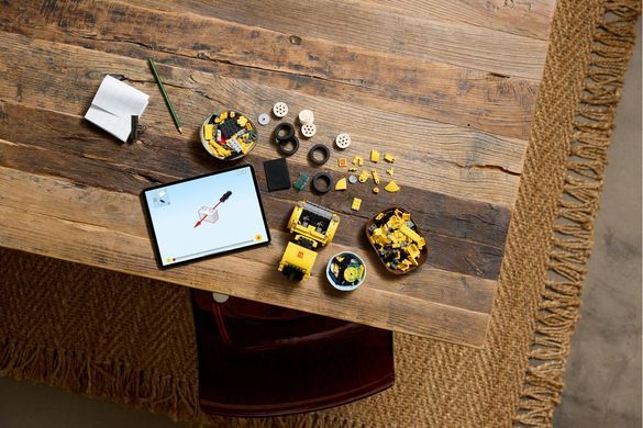 Набір LEGO&reg; Icons Трансформери. Бамблбі 10338