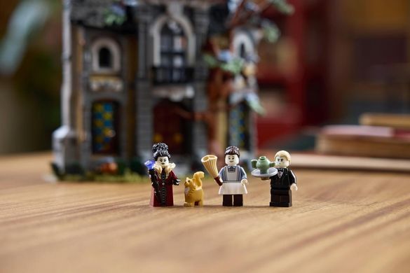LEGO&reg; Icons Поместье госпожи мэра - Набор для построения жуткого особняка - 11383