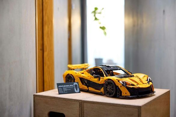 LEGO&reg; Technic&trade; McLaren P1&trade; Набір гіперкару для дорослих 42172