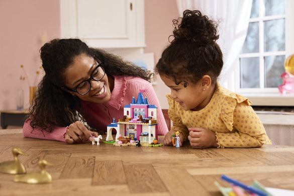 LEGO&reg; │ Disney Принцеса Замок Попелюшки та її друзів-тварин 43283