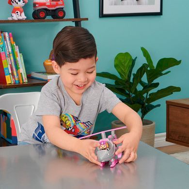 Игровая фигурка Paw Patrol Спасательный автомобиль Делюкс с водителем Скай (SM16776/6090)
