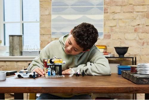 Конструктор LEGO Super Heroes Всесвіт-павук: Майлз Моралес проти Плями 76311