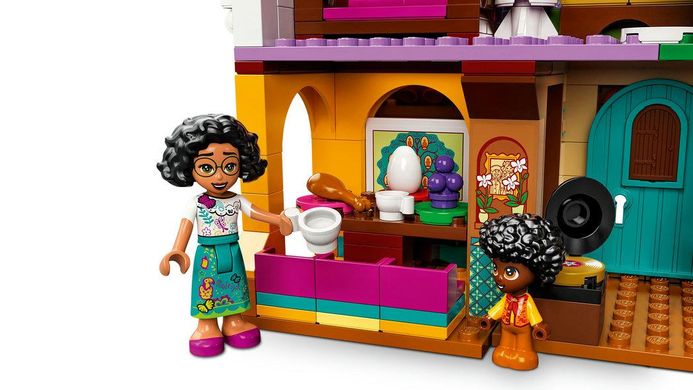Конструктор LEGO Disney Princess Дом семьи Мадригал 587 деталей 43202