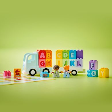 LEGO® DUPLO® Town Вантажівка з абеткою (10421).