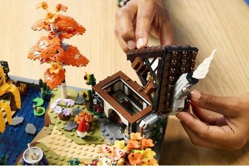 LEGO Icons Осінній котеджний сад 11372