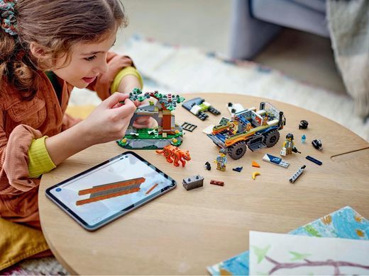 LEGO&reg; City Іграшковий позашляховик для дослідження джунглів 60426