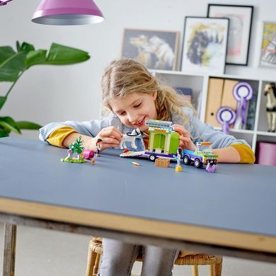 Конструктор LEGO Friends Фургон для коня Мии 41371