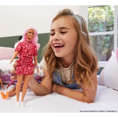 Лялька Barbie "Модниця" у червоній сукні в огірки GHW65