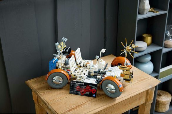 LEGO&reg; Technic Місячний автомобіль NASA Apollo 42182
