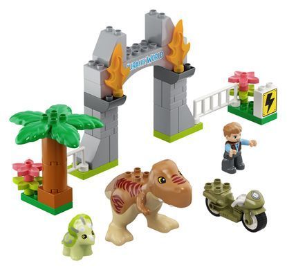 Конструктор LEGO DUPLO Jurassic World Утеча тиранозавра і трицератопса 10939